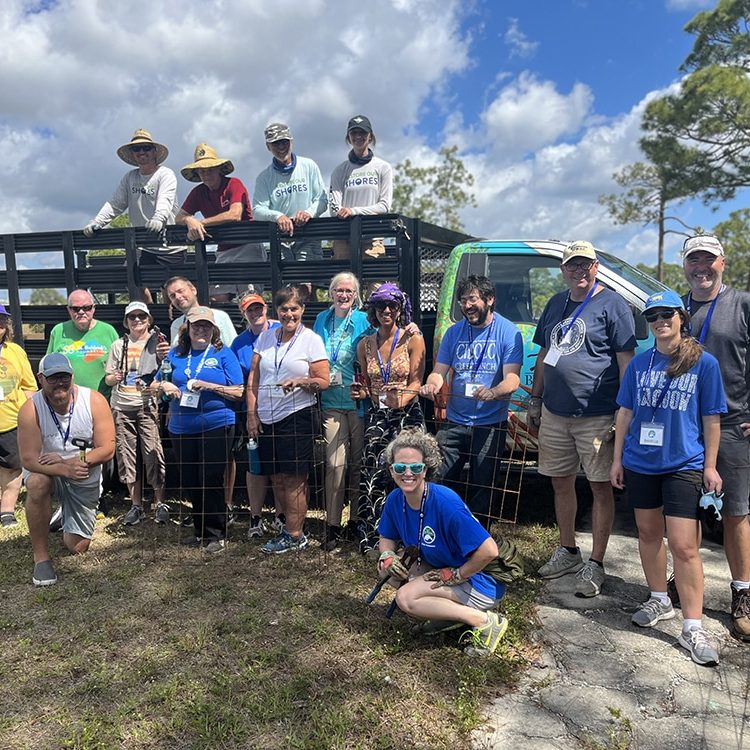 Save the Manatee Club’s mana-team of 20 volunteers and staff at the Brevard Zoo’s Restore Our Shores Zoo’s oyster shell site in Cocoa, FL on March 25.